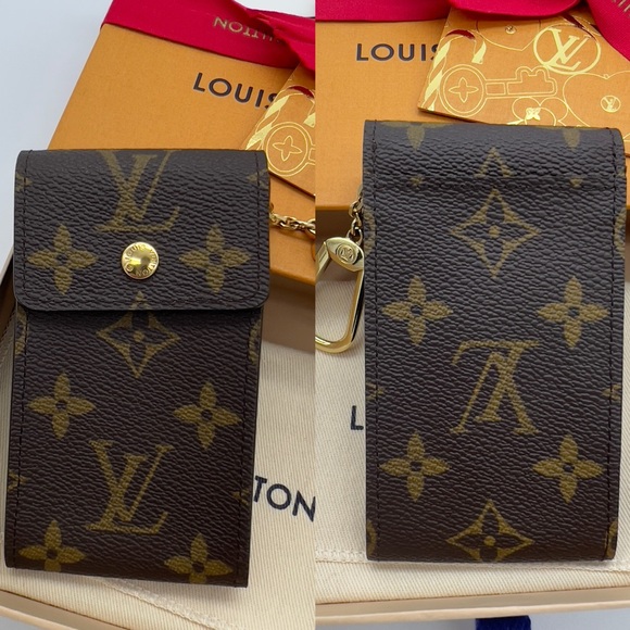 Authentic NEW Louis Vuitton Monogram Porte cles badge - Picture 3 of 9